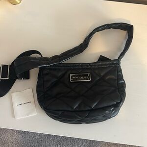 Small cross body purse like new!